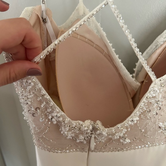 Irene Willowby by Watters Wedding Dress size 6 - Picture 12 of 16